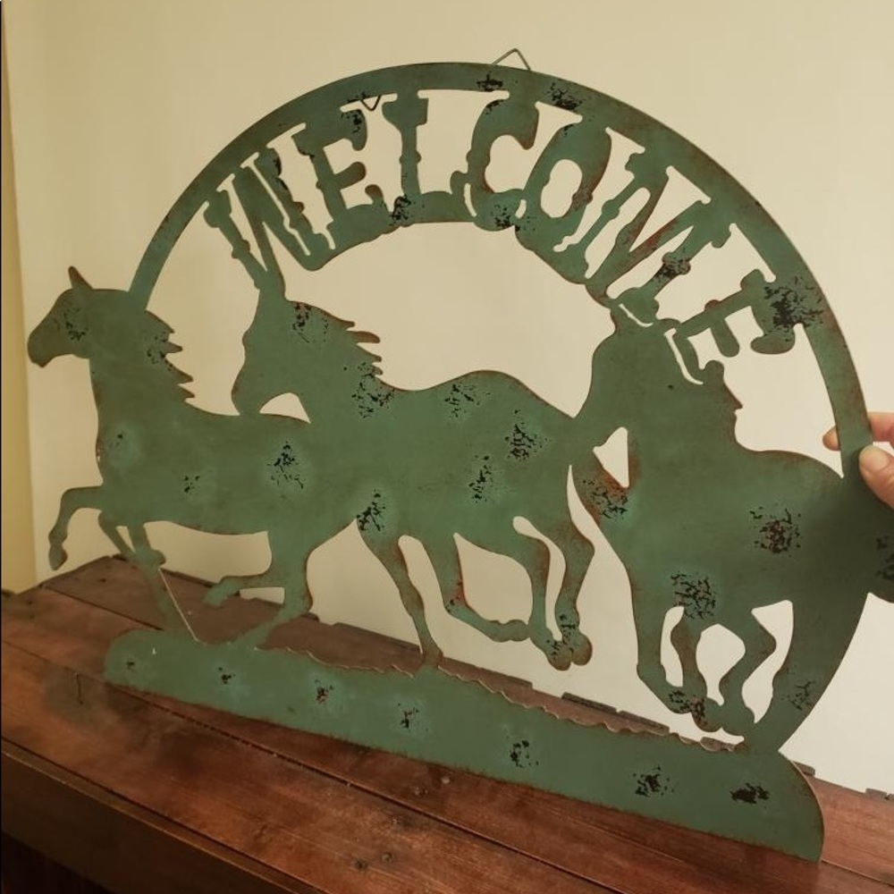 Turquoise welcome sign